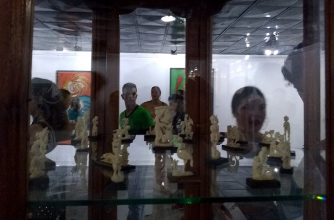 Miniaturas en hueso de Noel Peña Carmente.