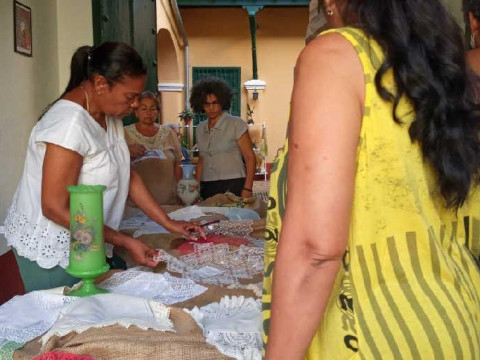 El proyecto Urdimbre cultiva la maestría en las manualidades, expresión del patrimonio inmaterial de la ciudad de Trinidad. (Fotos: Ana Martha Panadés/Escambray)